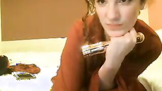 little_wolfe plays with her hairy cunt