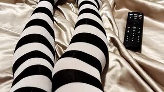 kasysnowpremium my legs in striped thigh highs. do you like when i open them or close them the sheets ar xxx onlyfans porn video