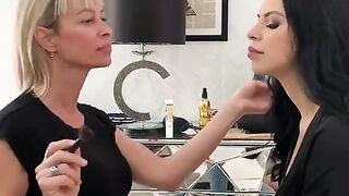 kiraqueen hot kiss from sexy makeup artist xxx onlyfans porn videos