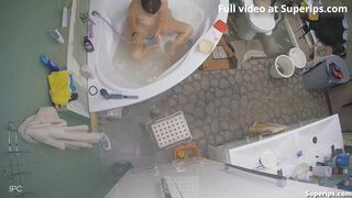 IPCAM – Ukrainian girl masturbates in the bathtub