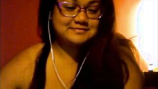 U
    

    UnknownNightmare - Cute chubby asian girl masturbates on webcam (no sound)