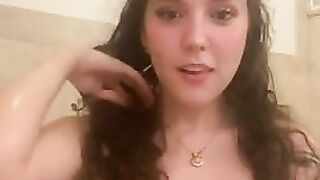 Hot busty babe sexvideoengagedin bathtub e bouncing tits