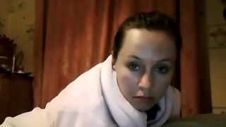 RAT Cam – Ukrainian girl rubs her pussy with the pillow
