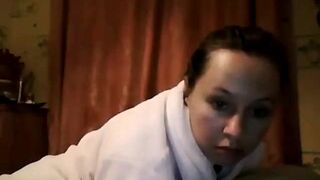 RAT Cam – Ukrainian girl rubs her pussy with the pillow