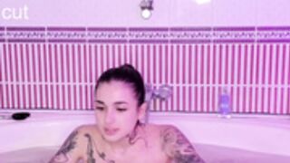 kend_dall tip me to eat in bathtub kinda whore
