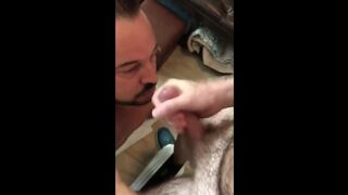 Hairy daddy covers cocksuckers face in cum