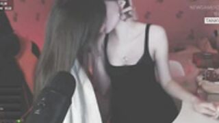 Twitch girls kissing