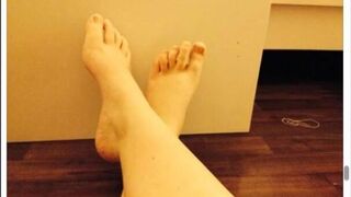 Jacqueline Spaniel aus Gummersbach zeigt ihre Füße