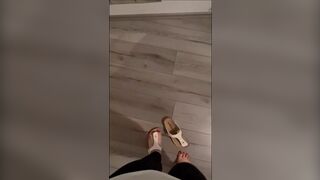 Derya Kocyigit aus Emsdetten zeigt ihre Füße